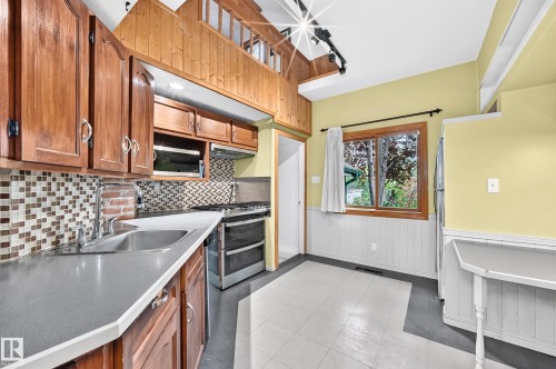 11419 126 Street Nw, Edmonton, AB - Indoor Photo Showing Kitchen