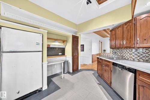 11419 126 Street Nw, Edmonton, AB - Indoor Photo Showing Kitchen
