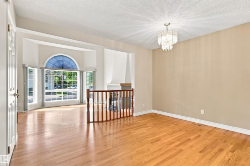 #1 3311 58 St Nw, Edmonton, AB - Indoor Photo Showing Other Room