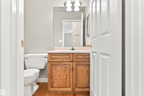 #1 3311 58 St Nw, Edmonton, AB - Indoor Photo Showing Bathroom
