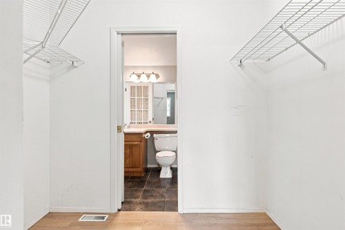 #1 3311 58 St Nw, Edmonton, AB - Indoor