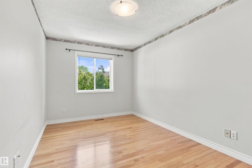 #1 3311 58 St Nw, Edmonton, AB - Indoor Photo Showing Other Room