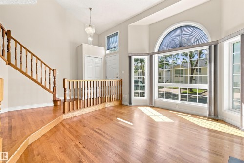 #1 3311 58 St Nw, Edmonton, AB - Indoor Photo Showing Other Room