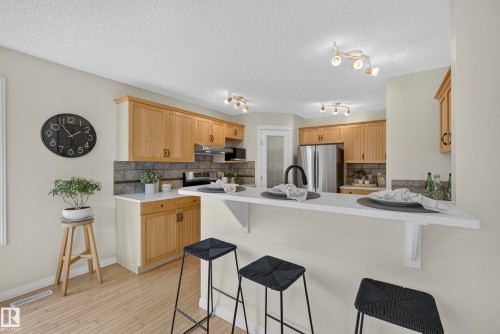 1322 Barnes Close Sw, Edmonton, AB - Indoor Photo Showing Kitchen