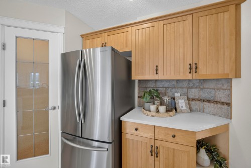 1322 Barnes Close Sw, Edmonton, AB - Indoor Photo Showing Kitchen