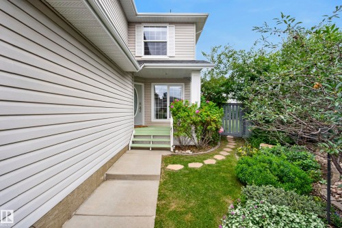 1322 Barnes Close Sw, Edmonton, AB - Outdoor