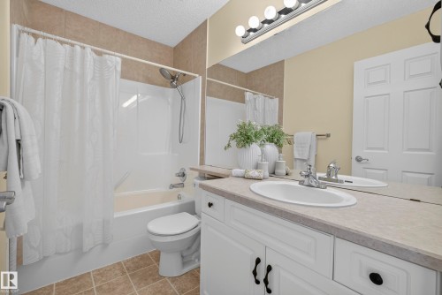1322 Barnes Close Sw, Edmonton, AB - Indoor Photo Showing Bathroom