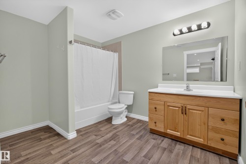 1322 Barnes Close Sw, Edmonton, AB - Indoor Photo Showing Bathroom