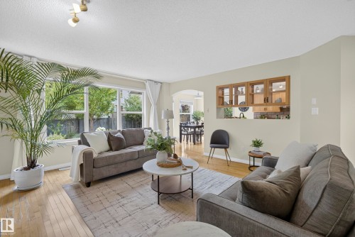 1322 Barnes Close Sw, Edmonton, AB - Indoor Photo Showing Living Room