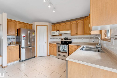 5119 157 Avenue Nw, Edmonton, AB - Indoor Photo Showing Kitchen With Double Sink