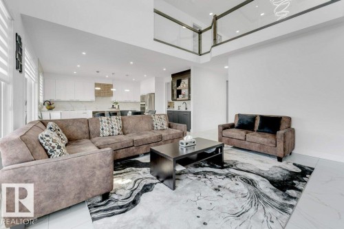 424 33 Avenue Nw, Edmonton, AB - Indoor Photo Showing Living Room
