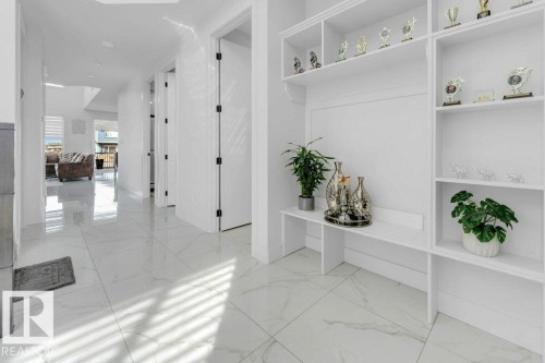 424 33 Avenue Nw, Edmonton, AB - Indoor Photo Showing Other Room