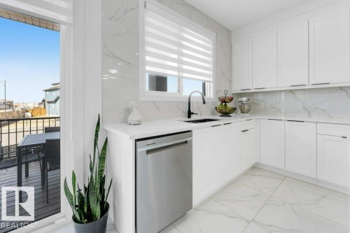 424 33 Avenue Nw, Edmonton, AB - Indoor Photo Showing Kitchen