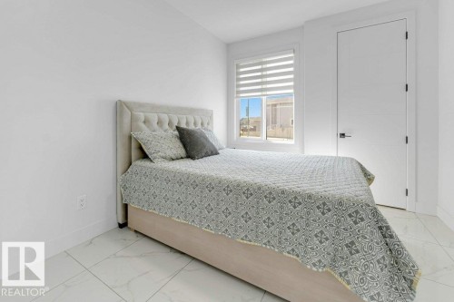 424 33 Avenue Nw, Edmonton, AB - Indoor Photo Showing Bedroom
