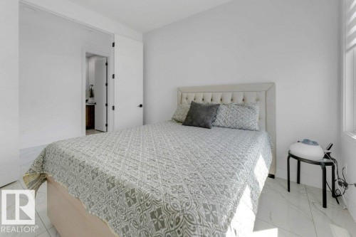 424 33 Avenue Nw, Edmonton, AB - Indoor Photo Showing Bedroom