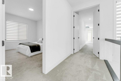 424 33 Avenue Nw, Edmonton, AB - Indoor Photo Showing Other Room