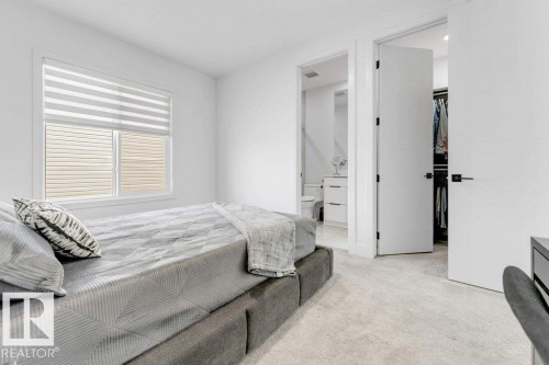 424 33 Avenue Nw, Edmonton, AB - Indoor Photo Showing Bedroom