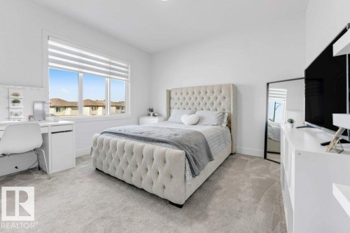 424 33 Avenue Nw, Edmonton, AB - Indoor Photo Showing Bedroom