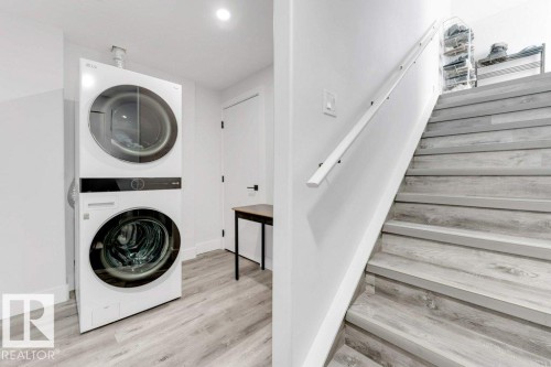 424 33 Avenue Nw, Edmonton, AB - Indoor Photo Showing Laundry Room