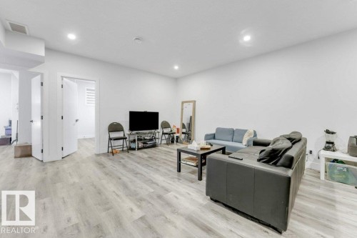 424 33 Avenue Nw, Edmonton, AB - Indoor