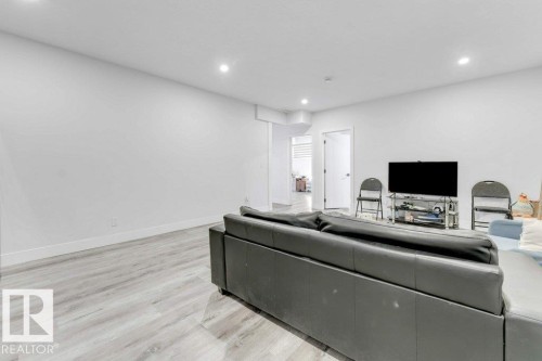 424 33 Avenue Nw, Edmonton, AB - Indoor