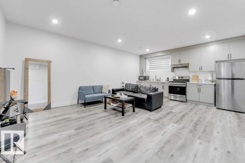 424 33 Avenue Nw, Edmonton, AB - Indoor