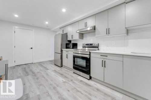 424 33 Avenue Nw, Edmonton, AB - Indoor Photo Showing Kitchen