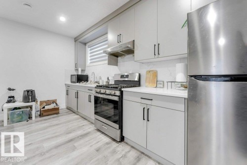 424 33 Avenue Nw, Edmonton, AB - Indoor Photo Showing Kitchen