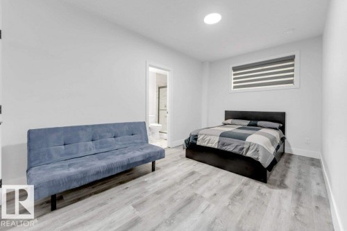 424 33 Avenue Nw, Edmonton, AB - Indoor Photo Showing Bedroom