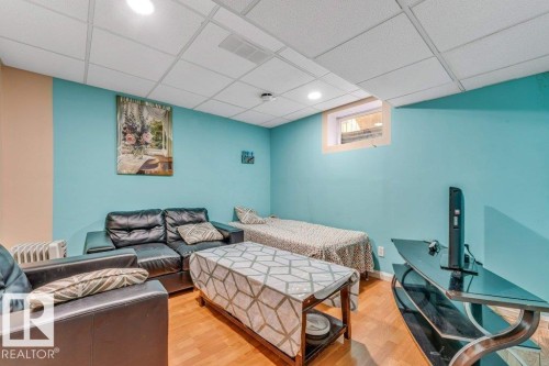 4424 28A Street Nw, Edmonton, AB - Indoor