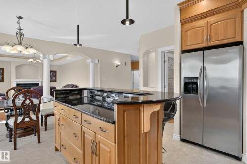 13527 158 Avenue Nw, Edmonton, AB - Indoor Photo Showing Kitchen With Upgraded Kitchen