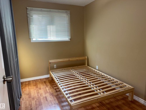 5645 137 Avenue Nw, Edmonton, AB - Indoor Photo Showing Bedroom