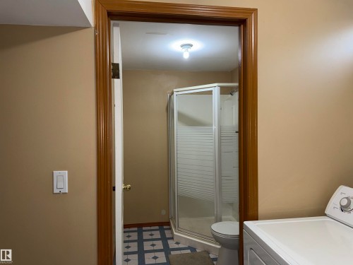 5645 137 Avenue Nw, Edmonton, AB - Indoor