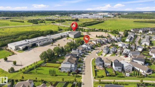 Residential neighborhood with cul-de-sac and varying home styles - 16512 140 Street Nw, Edmonton, AB - Outdoor With View
