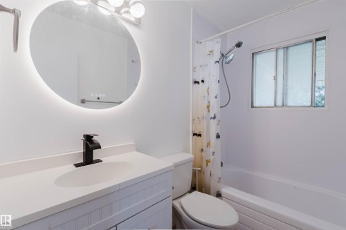 9606 163 Street Nw, Edmonton, AB - Indoor Photo Showing Bathroom