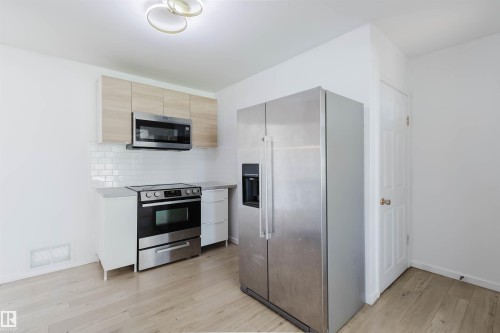 9606 163 Street Nw, Edmonton, AB - Indoor Photo Showing Kitchen
