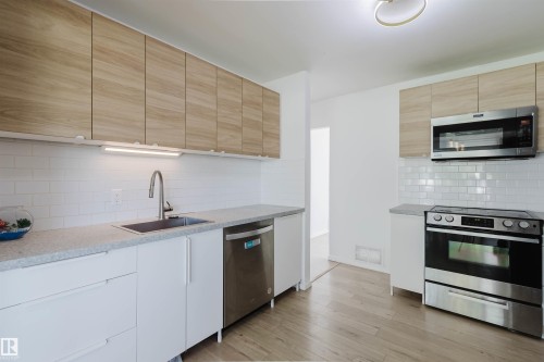 9606 163 Street Nw, Edmonton, AB - Indoor Photo Showing Kitchen With Upgraded Kitchen