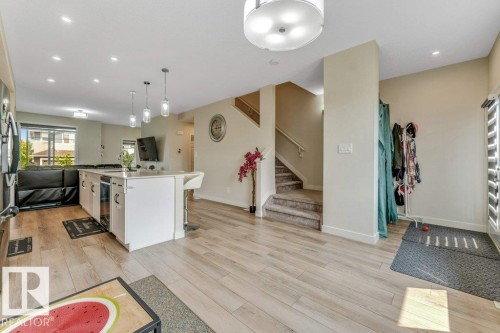 5315 22 Avenue Sw, Edmonton, AB - Indoor Photo Showing Kitchen
