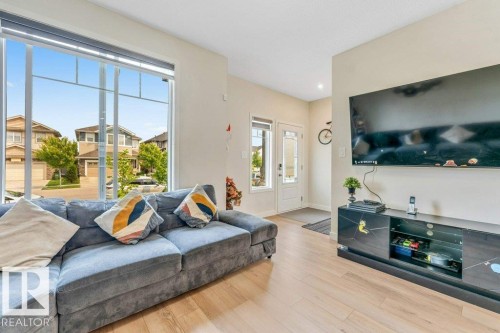 5315 22 Avenue Sw, Edmonton, AB - Indoor Photo Showing Living Room