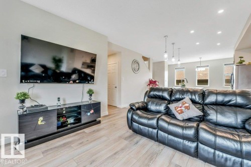 5315 22 Avenue Sw, Edmonton, AB - Indoor Photo Showing Living Room