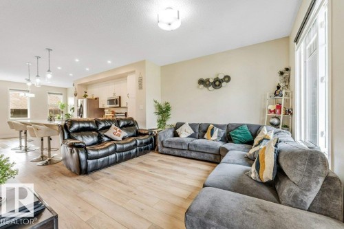 5315 22 Avenue Sw, Edmonton, AB - Indoor Photo Showing Living Room