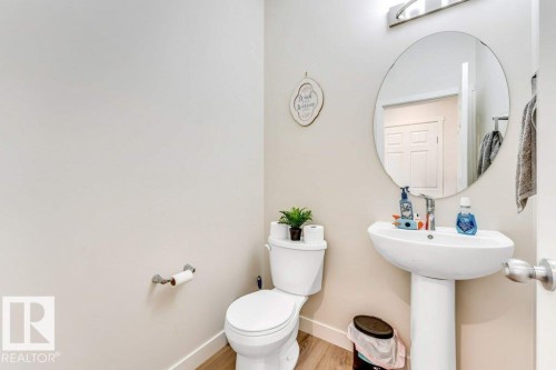 5315 22 Avenue Sw, Edmonton, AB - Indoor Photo Showing Bathroom