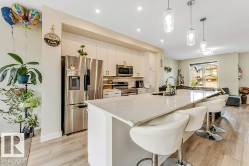 5315 22 Avenue Sw, Edmonton, AB - Indoor Photo Showing Kitchen With Upgraded Kitchen