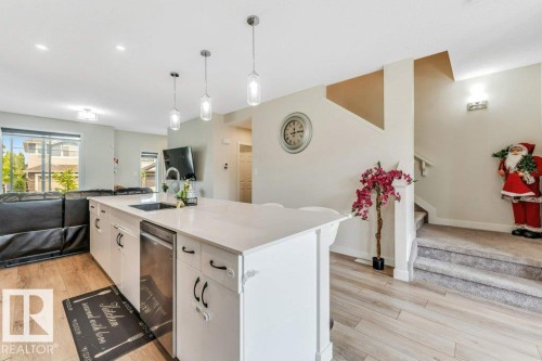 5315 22 Avenue Sw, Edmonton, AB - Indoor Photo Showing Kitchen