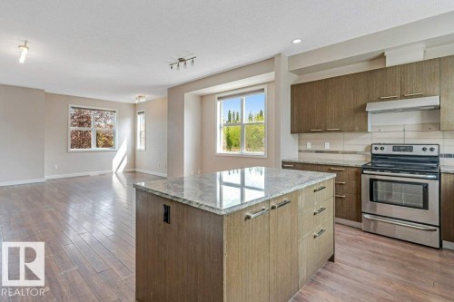 #1 655 Watt Bv Sw, Edmonton, AB - Indoor Photo Showing Kitchen