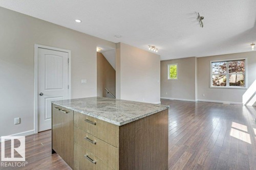#1 655 Watt Bv Sw, Edmonton, AB - Indoor Photo Showing Kitchen