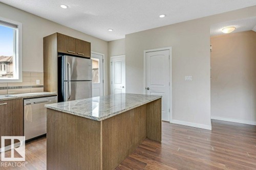 #1 655 Watt Bv Sw, Edmonton, AB - Indoor Photo Showing Kitchen