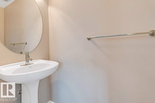 #1 655 Watt Bv Sw, Edmonton, AB - Indoor Photo Showing Bathroom