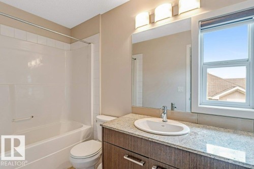 #1 655 Watt Bv Sw, Edmonton, AB - Indoor Photo Showing Bathroom