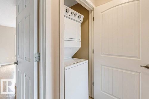 #1 655 Watt Bv Sw, Edmonton, AB - Indoor Photo Showing Laundry Room